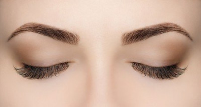 La forme de nos sourcils est un marqueur de notre personnalité.