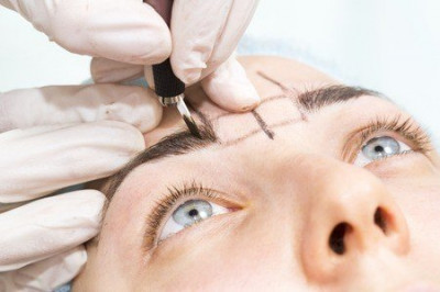 Réaliser un maquillage des sourcils à Noisy-le-Grand